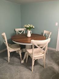 Round Table With 4 Pottery Barn Chairs In A Creamy White And Lightly Distressed Top Of Oak Tabl Round Table And Chairs Oak Table And Chairs Dining Table Chairs