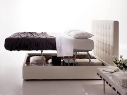 Il modello nika è un letto matrimoniale per rete di dimensioni 160x190 cm ed è disponibile anche con box contenitore. Letto Imbottito Con Contenitore E Testiera Alta Per Albergo Idfdesign