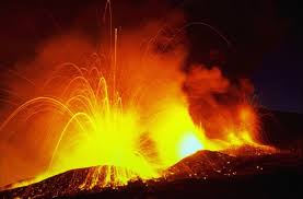 Se puede acceder al volcán desde catania, dirigiéndose hasta nicolosi y luego tomando la carretera en dirección etna. Volcan Etna Ascension Y Rutas