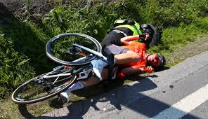 Davide ballerini is the winner of omloop het nieuwsblad me 2021, before jake stewart and sep vanmarcke. Ciclista Atropela Um Oficial De Transito Na Volta De Portugal E Ambos Ficam Em Estado Grave Ciclismo Ge