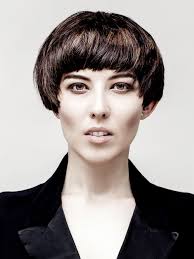 Haarschnitt stufenlang die haare glatt und glänzend gestalten mit blonden strähnen und dezente. Jq Lik56mcz4om