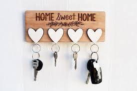 Objet Personnalise Quel Cadeau Pour Les Parents Surprise Maison Porte Cle En Bois Coeurs Verybestofwoodworkingou Diy Holder Key Holder Diy Wall Key Holder