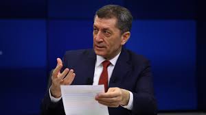 Sosyal medyada yer alan paylaşımlara göre milli eğitim bakanı ziya selçuk istifa etti ve cumhurbaşkanı recep tayyip erdoğan bakan selçuk'un istifasını kabul etti. Milli Egitim Bakani Ziya Selcuk Istifa Mi Etti Politika