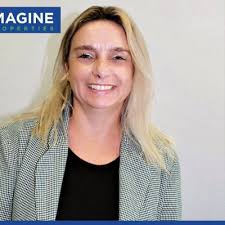 June Carrington (@RetlowJune)