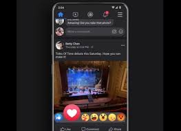 Podrás activar el modo oscuro si eres uno de los dispositivos prueba.recuerda que se extenderá poco a poco y podrán aprovechar el servicio los usuarios de. Mejor Tarde Que Nunca El Modo Oscuro De Facebook Arranca La Beta Publica En Ios Y Android Asi Lo Puedes Activar En Mexico