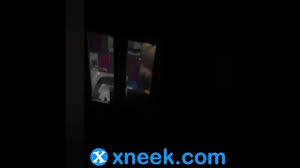 مصري بيتجسس على جارته من شباك المنور - موقع سكس -XNeek.com
