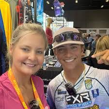 Misty Wiseman's Instagram, Twitter & Facebook