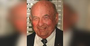 Lloyd Farrell's Instagram, Twitter & Facebook