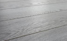 Sol Stratifie Stretto Chene Gris Lame 13 4 X 126 3 Cm Les Sols Bois Et Effet Bois Collection Sol Sol Stratifie Bois Gris Stratifie