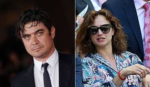 In molti vedono nei suoi lineamenti una singolare somiglianza con valeria golino, attrice e storia ex di scamarcio. Scamarcio Diventa Papa Chi E Angharad Wood La Fidanzata Da Cui Aspetta Il Primo Figlio L Huffpost