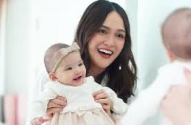 Welcome to facebook page official shandy aulia. Jadi Mama Muda 5 Cara Asuh Shandy Aulia Ini Banjir Kritikan Matamata Com