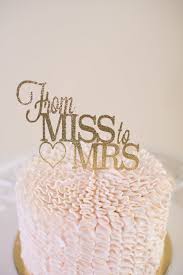 Von Miss Zu Frau Cake Topper Von Confetticrowndesign Auf Etsy Mit Bildern Brautparty Kuchen Partykuchen Hochzeitspartys