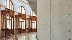 François pinault's bourse de commerce museum opens in paris. The Bourse De Commerce From The Queen S Mansion To A Contemporary Art Museum