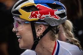 Evie Richards wins her first World Cup race of the year!