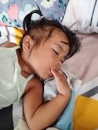 Result sa 10dys of prayer .na touch ang mama kay bisan gilalintura cia  CHICAII: MOmmy ilis ko dress . Mommy: ngano man gabii nman Chicaii: SIMBA  KO .SIMBA! mommy: No dili na