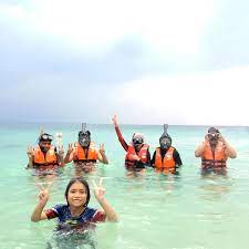 Pulau kapas merupakan salah sebuah taman laut terletak di penumpang yang ingin pergi ke pulau kapas dikehendaki menggunakan perkhidmatan bot dari jeti marang. Buat Family Trip Ke Pulau Kapas Macam Keluarga Ni Pun Menarik Juga Libur
