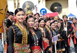 Myr) is equivalent to 0.24 us dollar or 0.20 euros. Kota Kinabalu Malaysia 31 Mai 2016 Sabah Borneo Menschen In Tracht Wahrend Sabah Erntedankfest Feier In Kota Kinabalu Borneo Malaysia Lizenzfreie Fotos Bilder Und Stock Fotografie Image 57851290