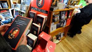 Journaliste réputé indépendant, mikael blomkvist vient de perdre un procès en diffamation face à un magnat de l'industrie suédoise. Millenium Une Trilogie Venue Du Froid