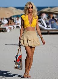Victoria silvstedt (i) pictures and photos. Victoria Silvstedt 46 Displays Her Sensational Figure In A Tiny Yellow Crop Top In Miami Aktuelle Boulevard Nachrichten Und Fotogalerien Zu Stars Sternchen