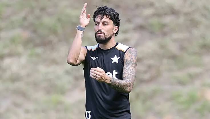 Alex Telles est&aacute; pr&oacute;ximo de renovar com o Botafogo por mais dois anos | Fog&atilde;oNET