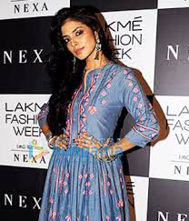 Following a series of lead roles in malayalam and kannada films, she won critical acclaim after appearing in majid. Malavika Mohanan Bio Height Boyfriend Wiki Family Biographybd