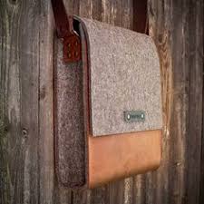 messenger bag umhangetasche kuriertasche leder filz filztasche ledertasche braun hoch felt bag messenger bag leather bags handmade