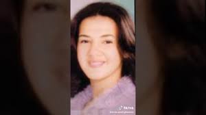 ظهرت الفنانة المصرية إيمي سمير غانم في صورة عائلية مع والدها الفنان سمير غانم ووالدتها الفنانة. Ø¯Ù†ÙŠØ§ Ø³Ù…ÙŠØ± ØºØ§Ù†Ù… Ùˆ Ù‡ÙŠ ØµØºÙŠØ± Youtube