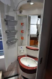 Ai patul gata făcut, primeşti pastă de dinţi, săpun şi alte mofturi. Vagon Ava 200 P Adk Dormitor Astra