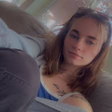 I need opinions! Snapchat. Is it weird for grown adults to still be using  it? Is it a 🚩?