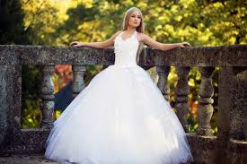 Pinke kleider erobern die laufstege der welt. Prinzessinnen Brautkleid Die Perfekte Wahl Fur Die Marchenhochzeit
