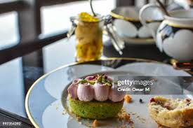 Image result for tbn:AWzYY9q209rRYM::rho0ofa.jeeran.com/24947_ABEER__ROSE.jpg