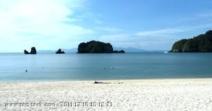 Located just beyond pantai pasir hitam, tanjung rhu has one of langkawi's best shorelines. Tanjung Rhu Langkawi