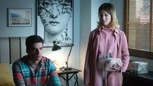 No verás a cayetana de la misma manera tras conocer a georgina amorós, quien la interpreta. Jewels White Little Bag Worn By Cayetana Georgina Amoros In Elite S03e01 Spotern