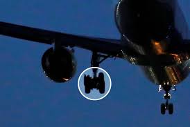 See 5 authoritative translations of avion in english with example sentences and audio pronunciations. Madrid Aterriza Sin Problemas En Barajas El Avion Canadiense Con Danos En Una Rueda Y Un Motor Economia El Pais
