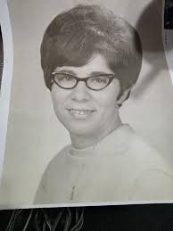 What are some details about your aunt's wedding day in April 1963?