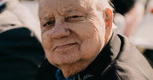 Larry Hollister's Instagram, Twitter & Facebook