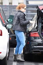 Amy adams jeans pictures photos and images. Amy Adams In A Blue Jeans Goes Shopping In Beverley Hills 01 15 2019 4 Lacelebs Co