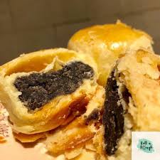 Buat adonan kulit seperti resep. Kue Pia Bakpia Tradisional Popo Pia Renyah Isi Kacang Ijo Hijau Kacang Hitam Shopee Indonesia