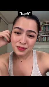 Nagpapatulong pero di makatulong kasi nakakatitig lang sa mukha niyo n...