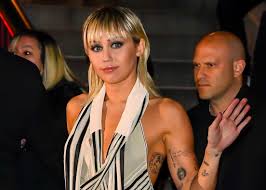 23 ноября 1992, франклин, теннесси, сша) — американская певица, автор песен и актриса. Miley Cyrus To Perform New Mtv Unplugged Set At Home Spin