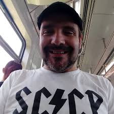 Tatuador se confunde e, em vez de Sócrates, entrega Adilson Monteiro Alves  nas costas de corinthiano -