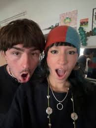 Hi everyone 👋 My girlfriend and I are currently looking for work 😊 About  me: My name is Dylan Clarke, I'm 20 years old, British, but I've lived in  France nearly all