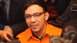 Dia pun masih enggan membeberkan terkait berat barang bukti yang. Artis Sandy Tumiwa Ditangkap Polisi Karena Narkoba