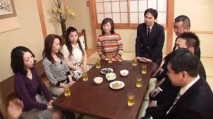 M603G03 Eight translated middle -aged men and women who gathered to find a  partner.