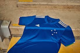 Embarque a bordo de um verdadeiro salão flutuante confortavelmente instalado em uma atmosfera aconchegante e calorosa que pode acomodar de 2 a 12 passageiros. Cruzeiro 2021 Centenary Home Kit Released Footy Headlines