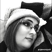 Cari Chandler's Instagram, Twitter & Facebook