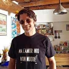 Bene, prenotati i biglietti per il concerto milanese di samuele bersani, che si terrà il 15/04/2012 al teatro degli arcimboldi! Samuele Bersani Biografia Chi E Eta Altezza Peso Figli Moglie Instagram E Vita Privata Spettegolando