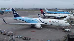 Delta Airlines Boeing 767 300 Delta Airlines Boeing Aircraft Vintage Aircraft