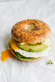 Everything Bagel Breakast Sandwich Recipe Breakfast Bagel Bagel Breakfast Sandwich Healthy Sandwiches