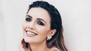 Serena rossi è una nota attrice e cantante napoletana. Serena Rossi Conoscete I Suoi Genitori Una Famiglia Di Artisti City Roma News